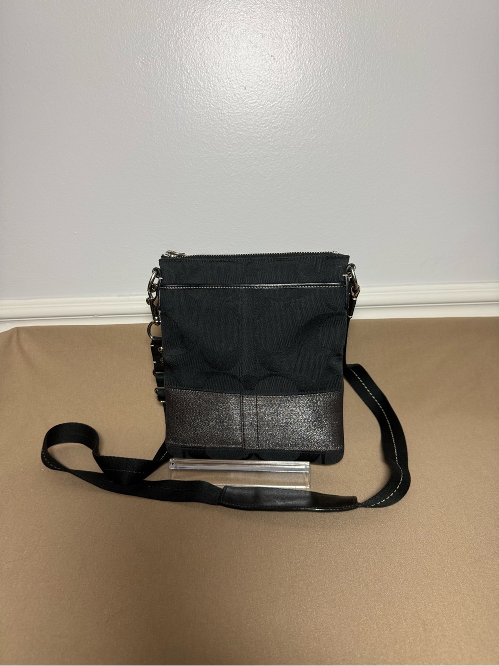 ✨ AUTHENTIC Y2K Coach Signature Swingpack Crossbody – Style Black/Metallic - Picture 2 of 8